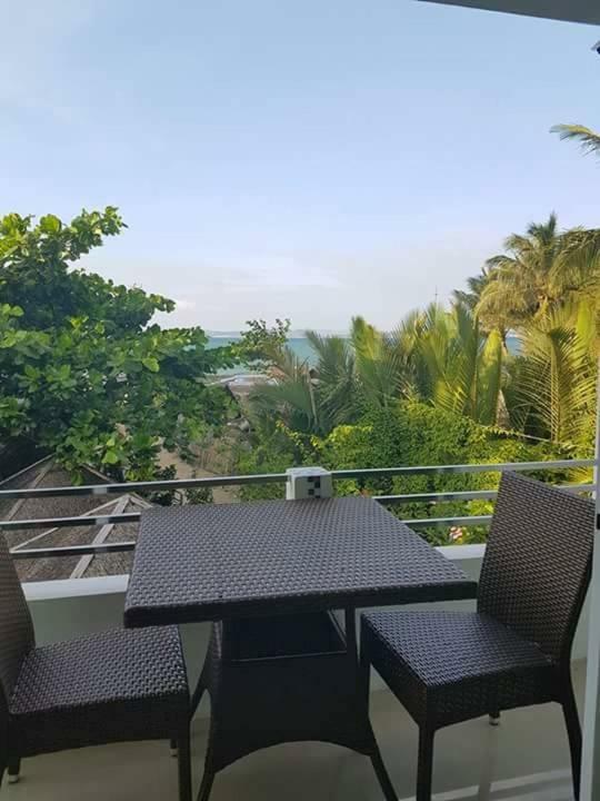 Hangout Beach Resort Caticlan Exterior photo